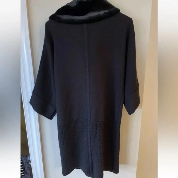 Ann Taylor | Black 3/4 Length Sleeve Merino Wool Cardigan Faux Fur Collar XS EUC - Picture 8 of 9